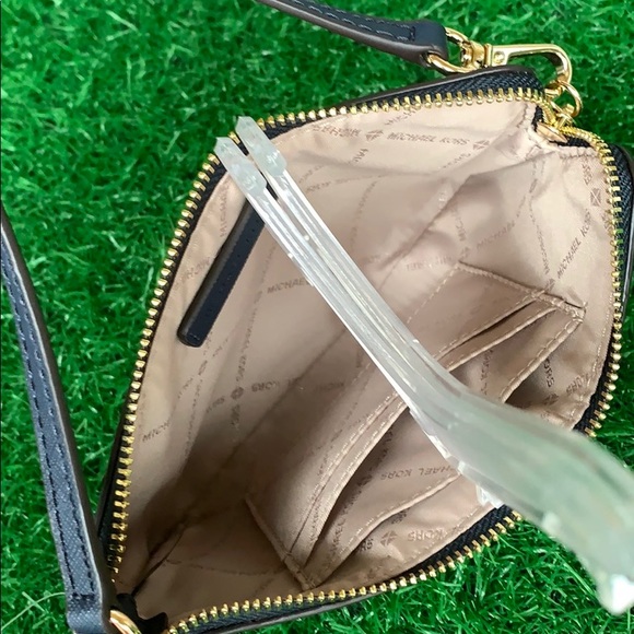 Michael Kors Jet Set Travel Large Top Zip Wristlet - Picture 16 of 16